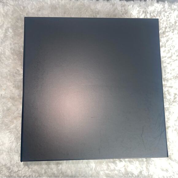 Chanel Gift Box - Picture 2 of 14